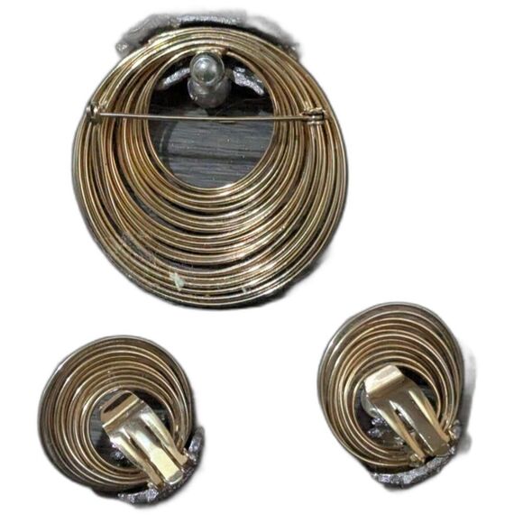 Vintage Gold-Tone Brooch & Clip-On Earrings Set With Faux Pearls & Rhinestones - Picture 3 of 8